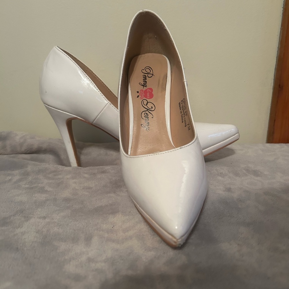 Elegant White Pumps by Penny loves Kenny